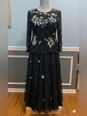 Vintage Hand-Beaded Gown Women’s Size XL Midnight Noir Black Lace.